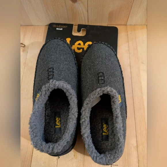 Lee Gray Slippers size 7-8 Small Nwt - Picture 1 of 8